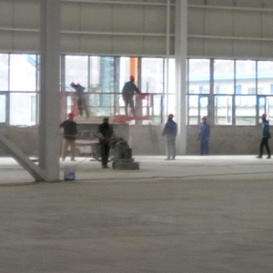 黨委書(shū)記、董事長(zhǎng)、總經(jīng)理張新子深入新廠區(qū)建設(shè)工地現(xiàn)場(chǎng)辦公