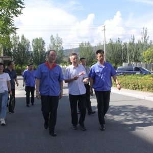 省人大常委會(huì)教科文衛(wèi)工委會(huì)等單位領(lǐng)導(dǎo)一行蒞臨公司調(diào)研